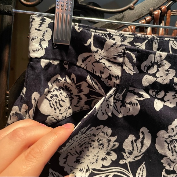 Gap navy and white floral skinny ankle pants - Picture 6 of 9